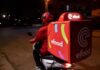 Τα «μαζεύει» το efood για τους διανομείς μετά τον σάλο