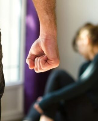 Ξυλοδαρμός γυναίκας στον Βόλο: Σακάτεψε στο ξύλο τη σύζυγό του επειδή…