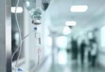 Δύσκολες ώρες για γνωστό έλληνα ηθοποιό στο νοσοκομείο με κορωνοιό