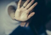 «Δεχόμαστε απειλές» – Kαταγγελία-Σοκ από τις δύο αδερφές που έπεσαν θύμα βιασμού από τη μητέρα τους