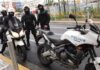 Πειραιάς: Κάλεσαν για 3 κλέφτες και συνέλαβαν συμορρία 7 ατόμων – Ο «αναρριχητής» αστυνομικός