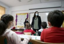 Απόφαση που σοκάρει: Φυλακή για γονείς που δεν στέλνουν τα παιδιά τους σχολείο