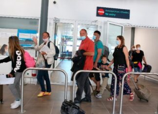 Ελλάδα: Υποχρεωτικό μοριακό τεστ για τους ταξιδιώτες, εμβολιασμένους και ανεμβολίαστους!