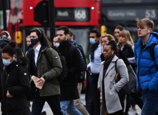 Η Βρετανία «τελείωσε» τον κορωνοϊό – Τέλος η καραντίνα ακόμη και με θετικό τεστ