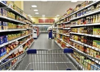 Οι Έλληνες αδειάζουν τα ράφια από ζυμαρικά και αλεύρι στα σούπερμαρκετ