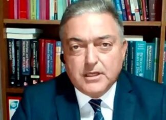 Βασιλακόπουλος: «Πρέπει να προστατευτώ από τον ανεμβολίαστο που θα τρώει στην ίδια ταβέρνα με εμένα»