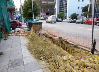 Πειραιάς – Λεωφόρος Χατζηκυριακού: Εδώ και μία εβδομάδα «κάτι καλώδια φτιάχνουν»