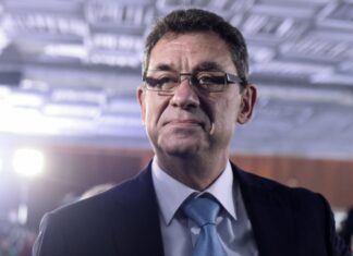 Άλμπερτ Μπουρλά: «Θα χρειαστούμε και τέταρτη δόση του εμβολίου για τον κορωνοϊό»