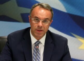Σταϊκούρας: «Επιδοτούμε 60 λίτρα καυσίμου μηνιαίως με 22 λεπτά το λίτρο»