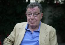 Πέθανε ο Ηλίας Νικολακόπουλος – Έπαθε ανακοπή ενώ κολυμπούσε