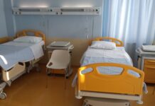 Κόρη ασθενούς τα έκανε γυαλιά καρφιά μέσα στο «Αλεξάνδρα» – Πέταξε γλάστρα σε μαία