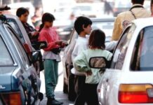 Γιατί τα μωρά των γυναικών που ζητιανεύουν συνεχώς κοιμούνται;