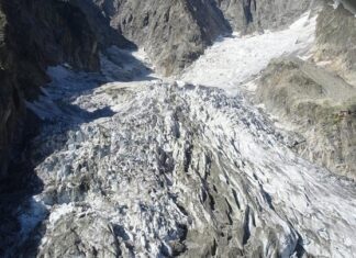 Κλιματική αλλαγή: Μονοπάτι εμφανίστηκε για πρώτη φορά ανάμεσα σε παγετώνες των Άλπεων