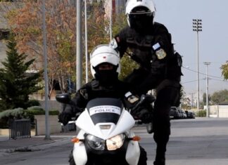 Άγρια καταδίωξη οχήματος με Ρομά μετά από ένοπλη ληστεία – Εμβόλισε μηχανή της ΔΙ.ΑΣ.