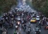 «Μας σκοτώνουν για τα μαλλιά μας» – Κραυγή αγωνίας από Ιρανές που ζουν στην Ελλάδα (βίντεο)