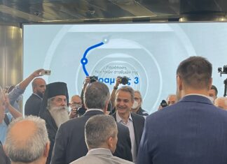 Εγκαίνια Μετρό Πειραιά: Η συνομιλία Σεραφείμ – Μητσοτάκη, ο αγιασμός και ο πρώτος χαιρετισμός! (βίντεο + φωτο)