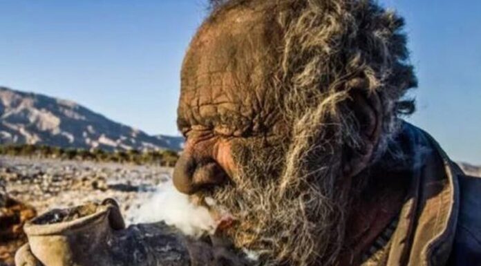 Πέθανε ο «πιο βρόμικος άνθρωπος στον κόσμο» – Είχε να πλυθεί 50 χρόνια