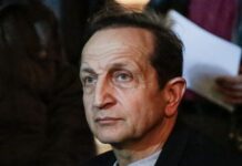 Σπύρος Μπιμπίλας για τη φωτογραφία του με τον 53χρονο από τον Κολωνό: «Δεν με ενδιαφέρει»