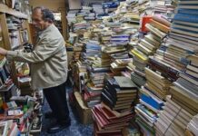 Σκουπιδιάρης μάζεψε 25.000 βιβλία από τα σκουπίδια και με αυτά έφτιαξε βιβλιοθήκη για τα φτωχά παιδιά