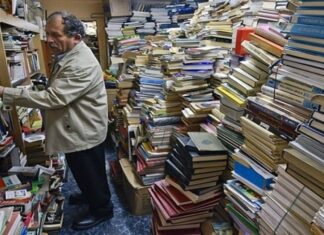 Σκουπιδιάρης μάζεψε 25.000 βιβλία από τα σκουπίδια και με αυτά έφτιαξε βιβλιοθήκη για τα φτωχά παιδιά