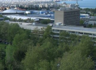 ΑΠΘ: Ο 19χρονος που έπεσε από το παράθυρο έχει χάσει τον πατέρα του από κορονοϊό-«Είναι ένας ήρωας», λέει λέκτορας