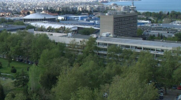 ΑΠΘ: Ο 19χρονος που έπεσε από το παράθυρο έχει χάσει τον πατέρα του από κορονοϊό-«Είναι ένας ήρωας», λέει λέκτορας