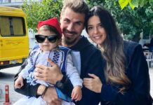 O Άκης Πετρετζίκης έντυσε τσολιά τον μικρό Αχιλλέα και μας ευχήθηκε «Χρόνια πολλά» (βίντεο)