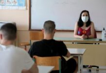 Καθηγητές έβλεπαν απαθείς μαθητή να γίνεται σάκος του μποξ από Ρομά