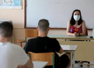 Καθηγητές έβλεπαν απαθείς μαθητή να γίνεται σάκος του μποξ από Ρομά