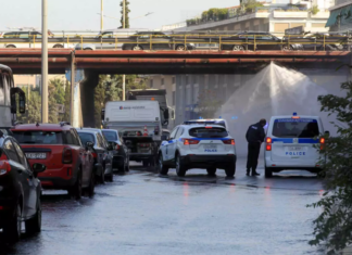 Χάος στον Κηφισό – Έσπασε αγωγός της ΕΥΔΑΠ και πλημμύρισε ο δρόμος