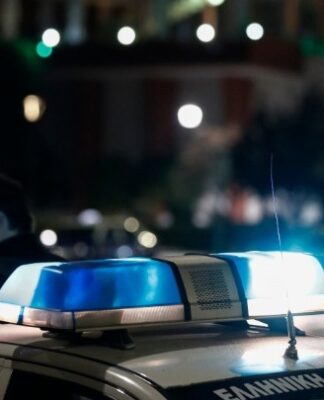 Επεισοδιακή σύλληψη δυο αλλοδαπών που επέβαιναν σε κλεμμένο αυτοκίνητο στην Ομόνοια