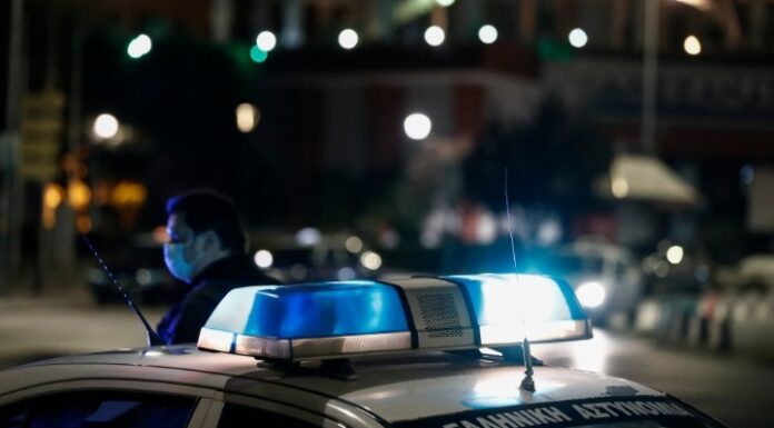 Τους πυροβολούσαν επί 3 ώρες: Ρομά εγκλώβισαν αστυνομικούς, τους έσωσαν ελικόπτερο και ΕΚΑΜ (βίντεο)