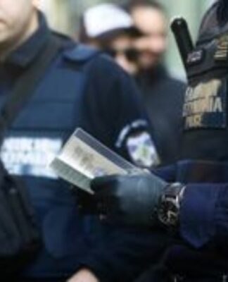 Ιδιοκτήτης βενζινάδικου κάλεσε αστυνομικό για να συλλάβει τετραμελή οικογένεια όμως…