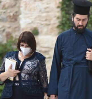 Κιβωτός του κόσμου: Χιλιάδες κινήσεις στους λογαριασμούς του πατέρα Αντωνίου και της πρεσβυτέρας (βίντεο)