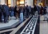 Χαμός έξω από τη δικαστική αίθουσα που απολογείται η Καϊλή