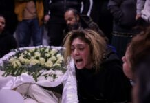 Κηδεία 16χρονου Ρομά – Συγκλόνισε το μοιρολόι της μάνας