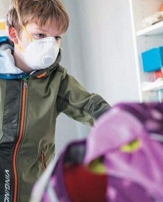 «Να επιστρέψει η υποχρεωτική χρήση μάσκας στα σχολεία» – Πρόταση βόμβα μετά το τσουνάμι κρουσμάτων – Τι λέει το υπ. Παιδείας