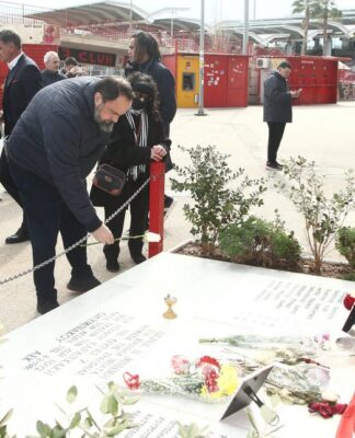 Ο Ολυμπιακός τίμησε τη μνήμη των θυμάτων της Θύρας 7 (φωτο + βίντεο)
