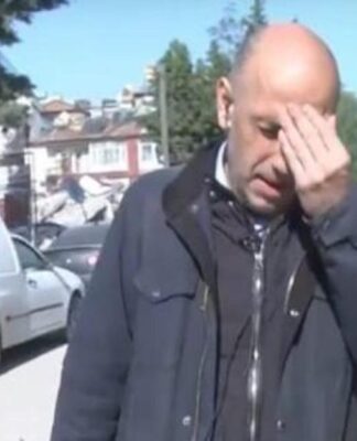Σοκ στον «αέρα» για τον Μανώλη Κωστίδη – Μιλά με Τούρκους πολίτες και του δείχνουν τον νεκpό συγγενή τους