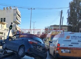 Πειραιάς: ΙΧ «απογειώθηκε» και καρφώθηκε στα φανάρια! (φωτο)