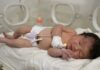 Σε μυστική τοποθεσία η νεογέννητη Aya που σώθηκε από τα χαλάσματα στη Συρία – Φόβοι για απαγωγή της