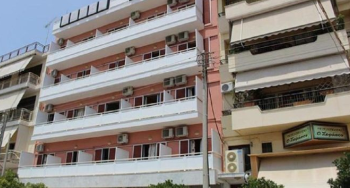 Γηροκομείο στον Κορυδαλλό: «Έδεσαν την γιαγιά μου και της είπαν “ζήσεις – πεθάνεις, εδώ θα μείνεις”»