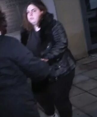 Τέμπη: «Μαμά μη με αγκαλιάζεις σφιχτά. Πονάω» – Πατέρας αναζητούσε τις δίδυμες κόρες του που βρέθηκαν νεκρές