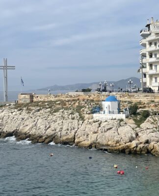 Σοκ: Γκρεμίζουν τον Σταυρό και τον Αϊ Νικόλα στην Πειραϊκή – Δείτε τι θα φτιάξουν!