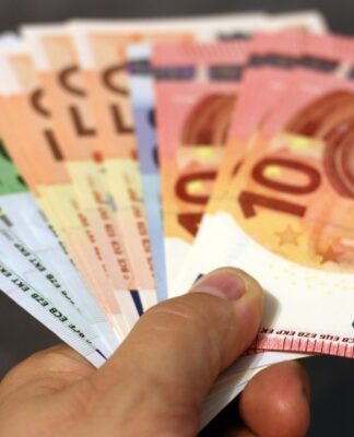 Απίστευτο συμβάν στις Σέρρες – Άγνωστος μοίραζε λεφτά σε περαστικούς