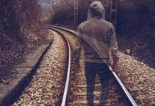 «Μην με ξεχάσεις και εσύ όπως οι άλλοι. Και μην πας κόντρα στη μαμά σου, αυτή θυμάται» – Το γράμμα μαθήτριας για τα Τέμπη
