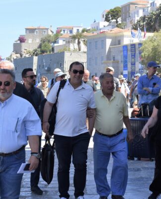 «Οργώνει» και τα Νησιά ο Κατσαφάδος για το 50% και ισχυρή πλειοψηφία!