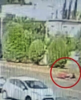 Τροχαίο στη Λεωφόρο Κηφισίας: Σοκάρει το βίντεο-ντοκουμέντο από τη στιγμή της παράσυρσης του 3χρονου κοριτσιού και της νταντάς του – Σε κρίσιμη κατάσταση το παιδί