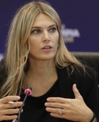 Πάει όπου θέλει κάνει ότι θέλει: Χαρούμενη η Εύα Καϊλή πήρε τη ζωή της πίσω