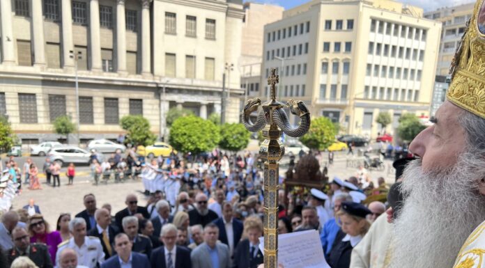 Πειραιάς: Λαμπρά πανηγύρισε την εορτή του Αγίου Πνεύματος ο Καθεδρικός Ιερός Ναός Αγίας Τριάδας